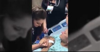 Gesto de Amor: Enfermera canta a paciente terminal